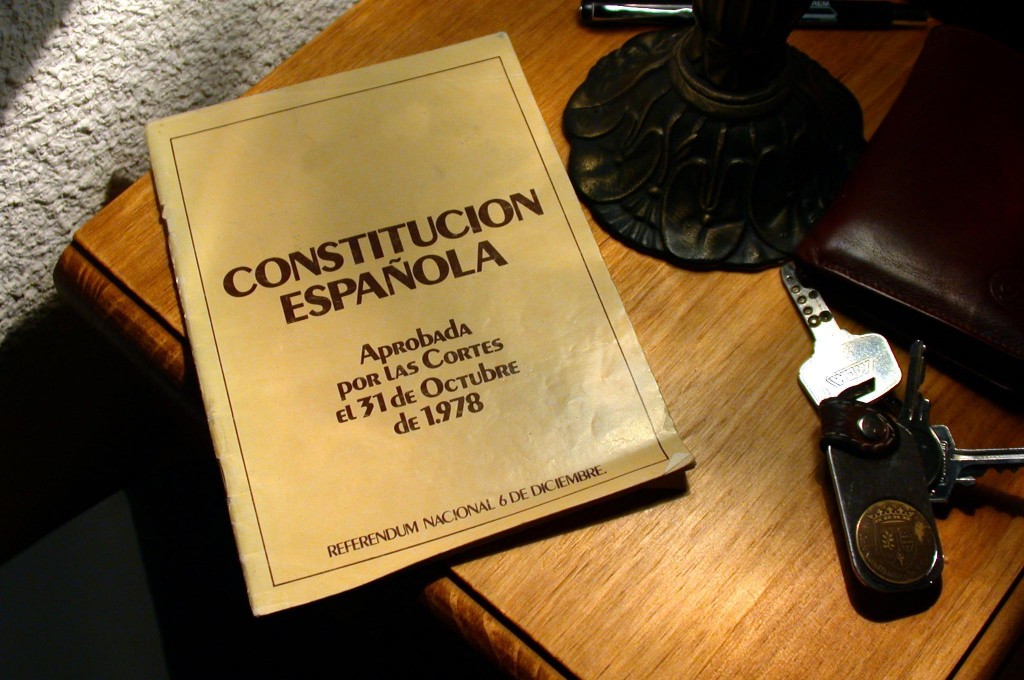 Ejemplar de la Constitución española. Banco de imágenes de Intef.